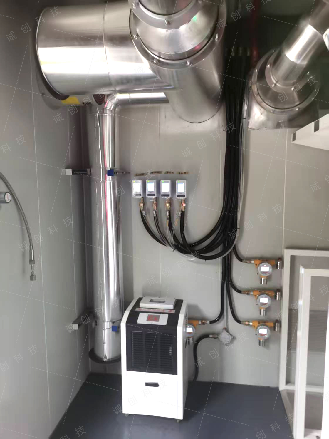 毒腐移動(dòng)氣站中的溫度、濕度控制箱